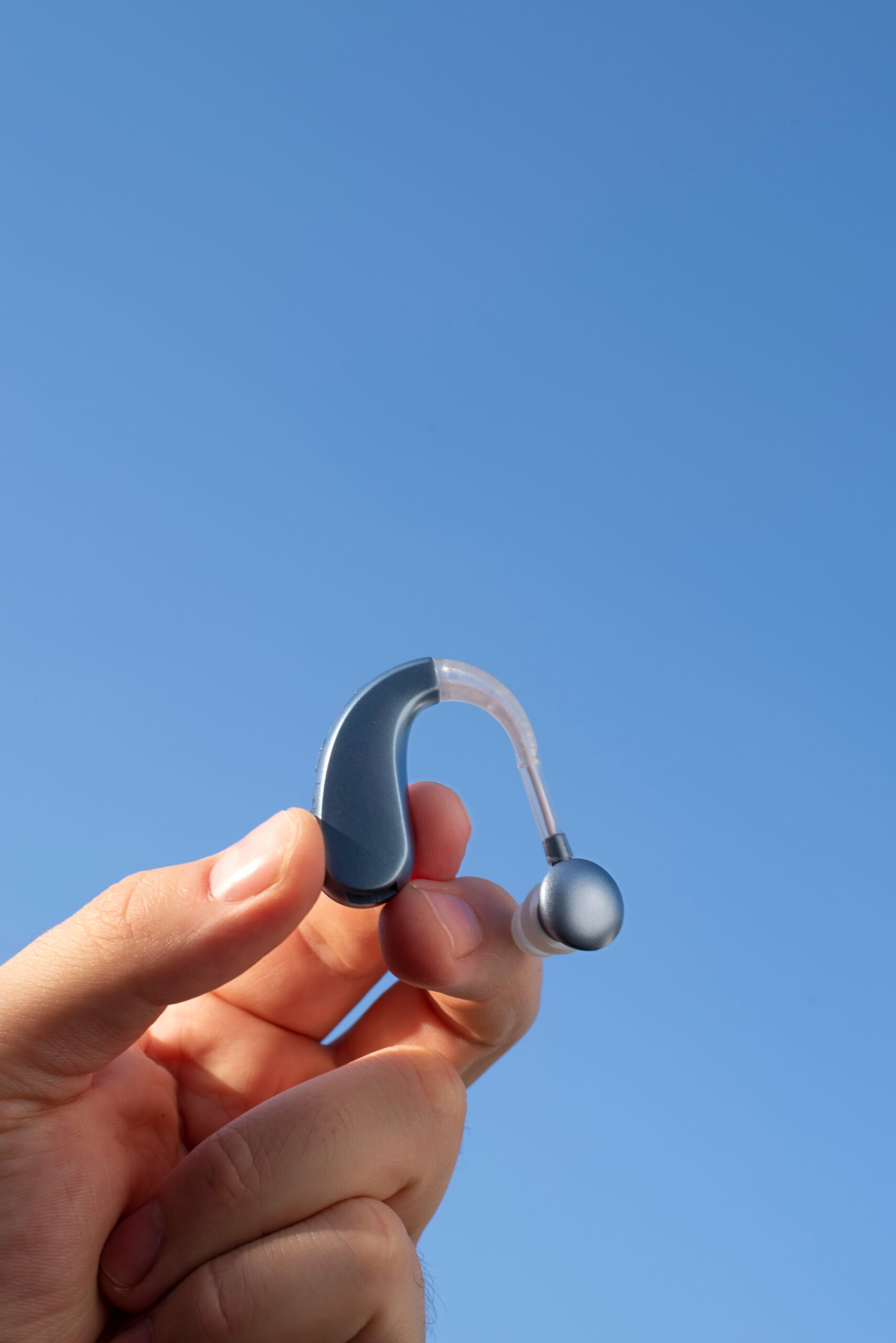 side-view-hand-holding-hearing-aids (1)